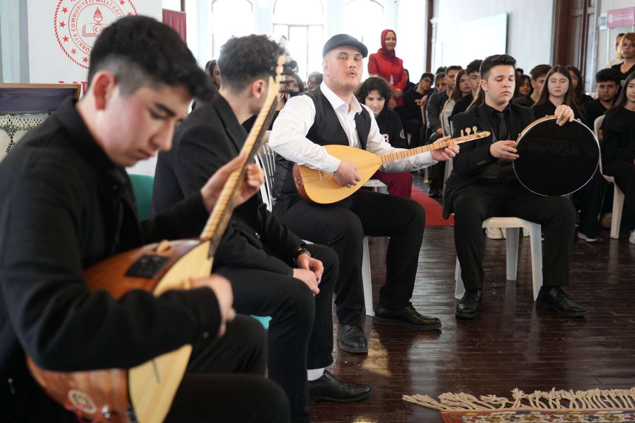 “Söz Sahneye Çıkıyor” ile Muğla’nın Kültürel Mirası Gençlerin Yorumuyla Sahnelendi 7